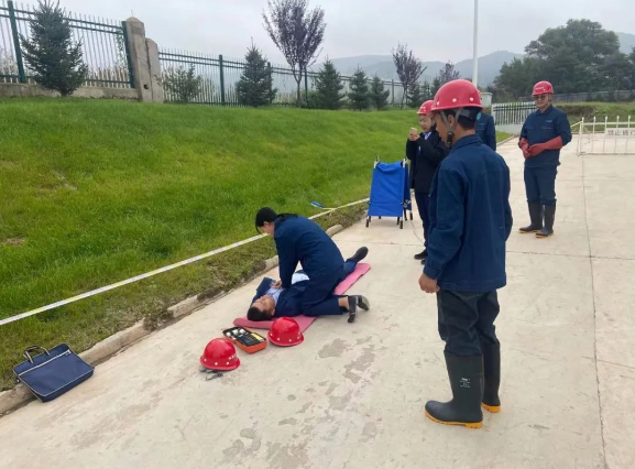 防患未然 未雨绸缪--泓源能源供应公司开展2021年供热突发事件综合应急演练(图3) 防患未然 未雨绸缪--泓源能源供应公司开展2021年供热突发事件综合应急演练(图3)