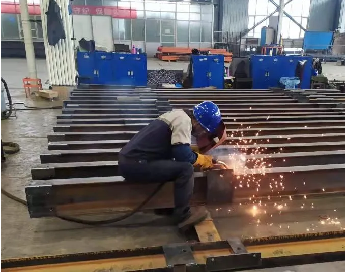 “国庆假日我在岗”——泓源公司装备制造企业生产忙(图2) “国庆假日我在岗”——泓源公司装备制造企业生产忙(图2)