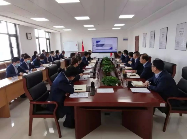 市产投集团召开党委理论中心组集体学习会议(图2) 市产投集团召开党委理论中心组集体学习会议(图2)