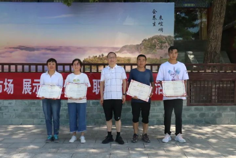 助力文旅市场 展示产投风采——市产投集团组织开展员工登山比赛活动(图12) 助力文旅市场 展示产投风采——市产投集团组织开展员工登山比赛活动(图12)